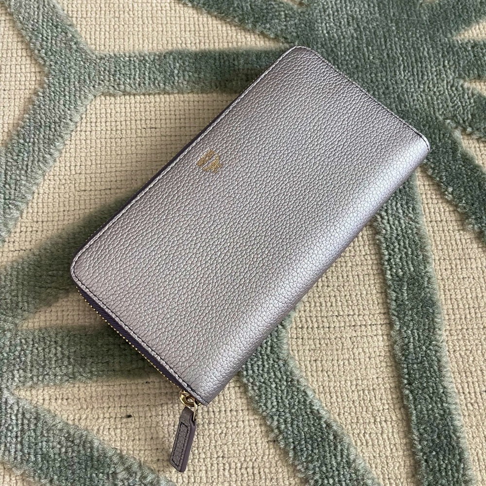 NWOT MCM Fontanellas Park Ave Mills wallet in spiked silver